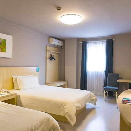 Jinjiang Inn Wuhan Jianghan Road Subway Station Jiangtan Pedestrain Street מראה חיצוני תמונה