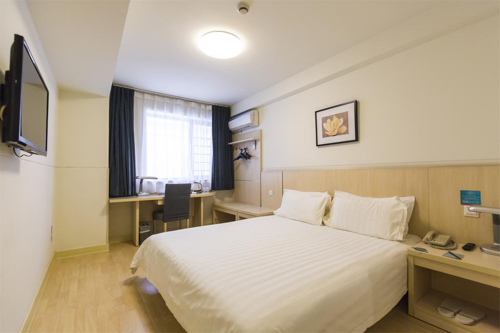 Jinjiang Inn Wuhan Jianghan Road Subway Station Jiangtan Pedestrain Street מראה חיצוני תמונה