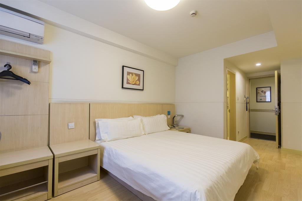 Jinjiang Inn Wuhan Jianghan Road Subway Station Jiangtan Pedestrain Street מראה חיצוני תמונה
