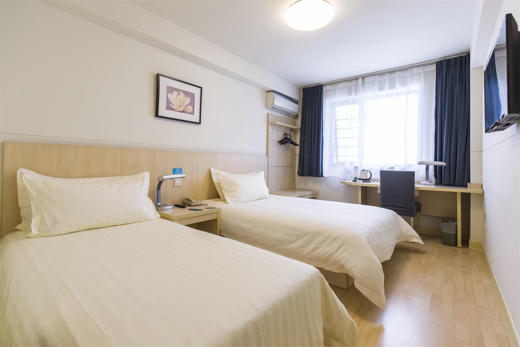 Jinjiang Inn Wuhan Jianghan Road Subway Station Jiangtan Pedestrain Street מראה חיצוני תמונה