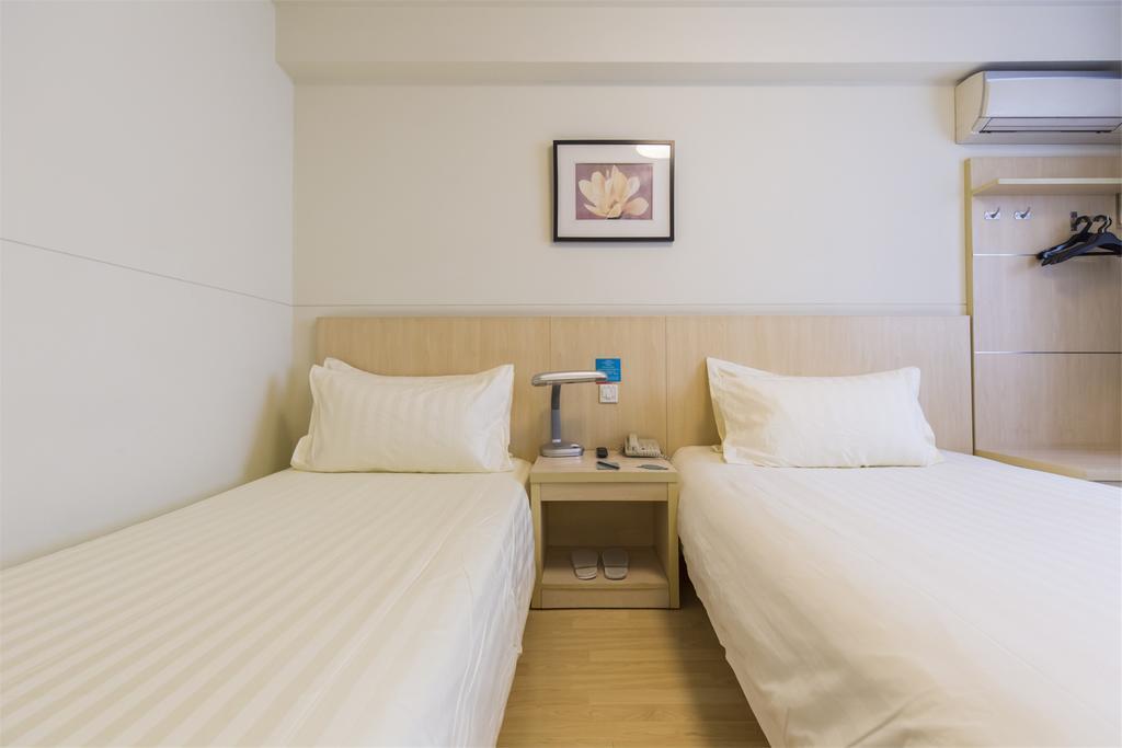 Jinjiang Inn Wuhan Jianghan Road Subway Station Jiangtan Pedestrain Street מראה חיצוני תמונה