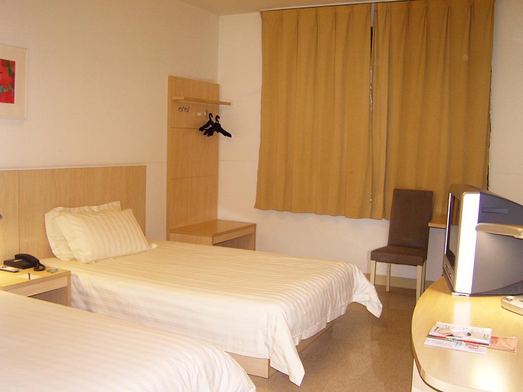 Jinjiang Inn Wuhan Jianghan Road Subway Station Jiangtan Pedestrain Street מראה חיצוני תמונה